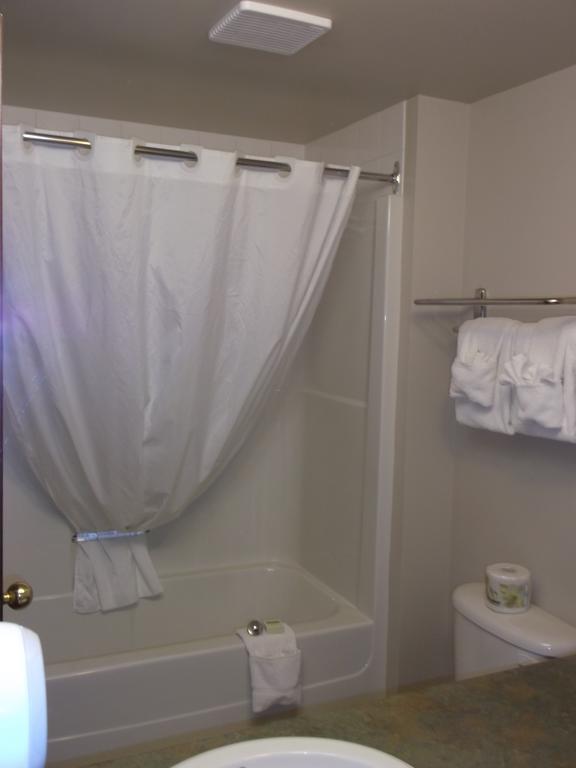 Foxwood Inn And Suites Fox Creek Habitación foto